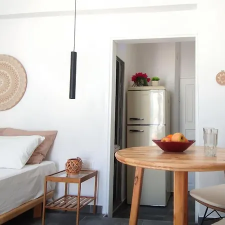 아파트 Lithi Stylish Apartments- Eco Luxury Studio 트리피티